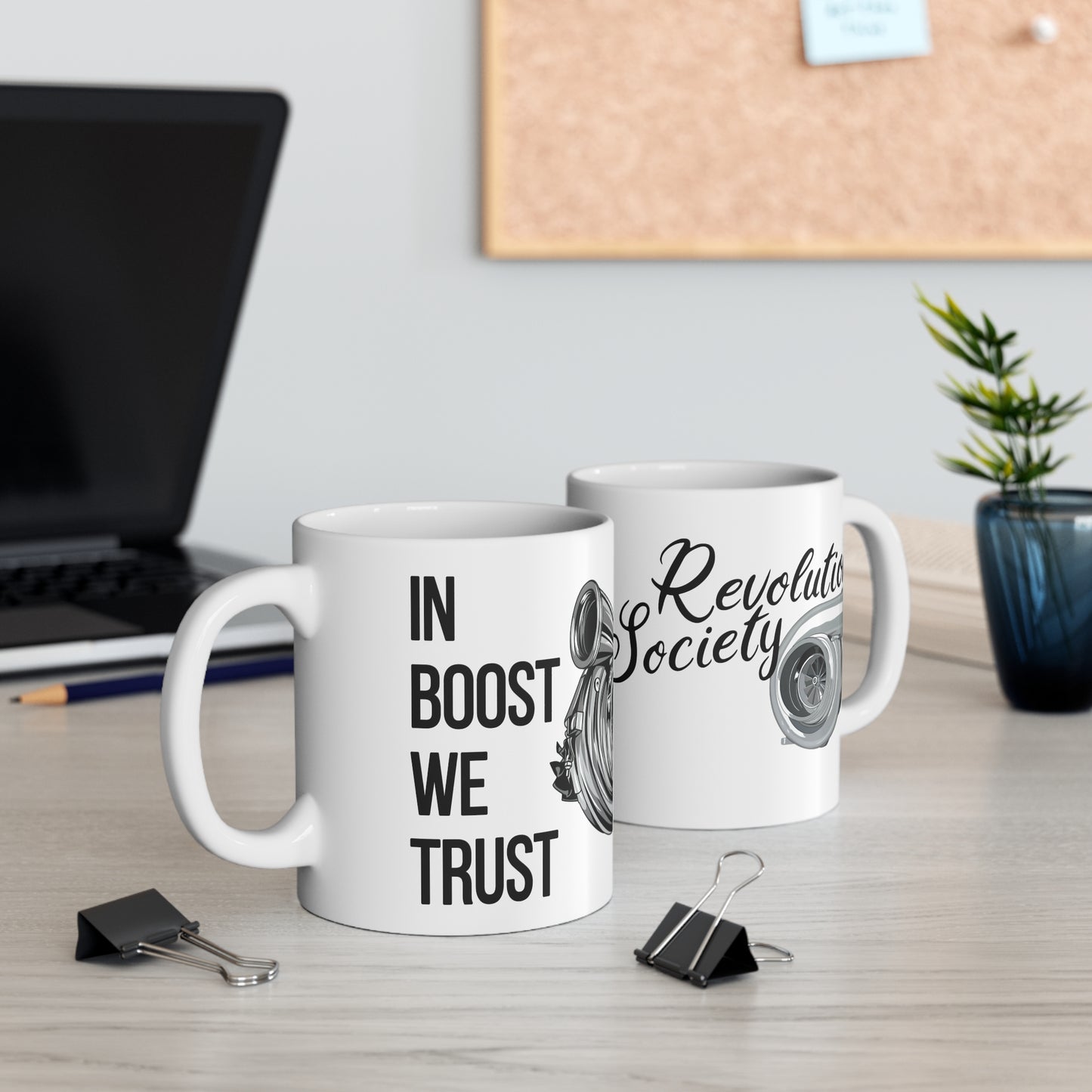 Taza de café de 11 oz “In Boost We Trust Edition” de Revolution Society